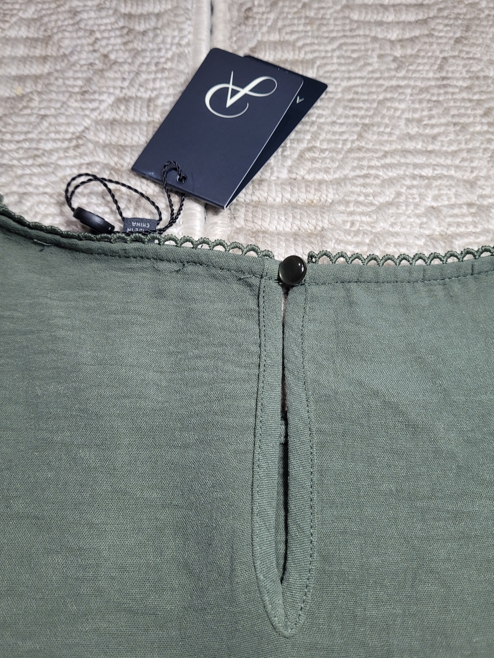 NWT Adrianna Papell Olive Green Puff Sleeve Top Scalloped Eyelet Hem 1X - Picture 9 of 16